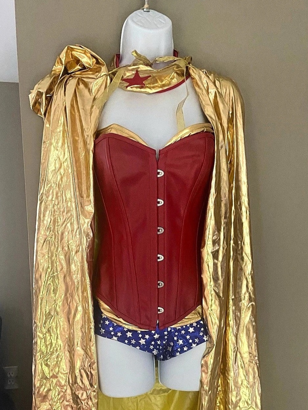 Starline Superhero Wonder Woman 6 piece Adult Costume including cape & corset